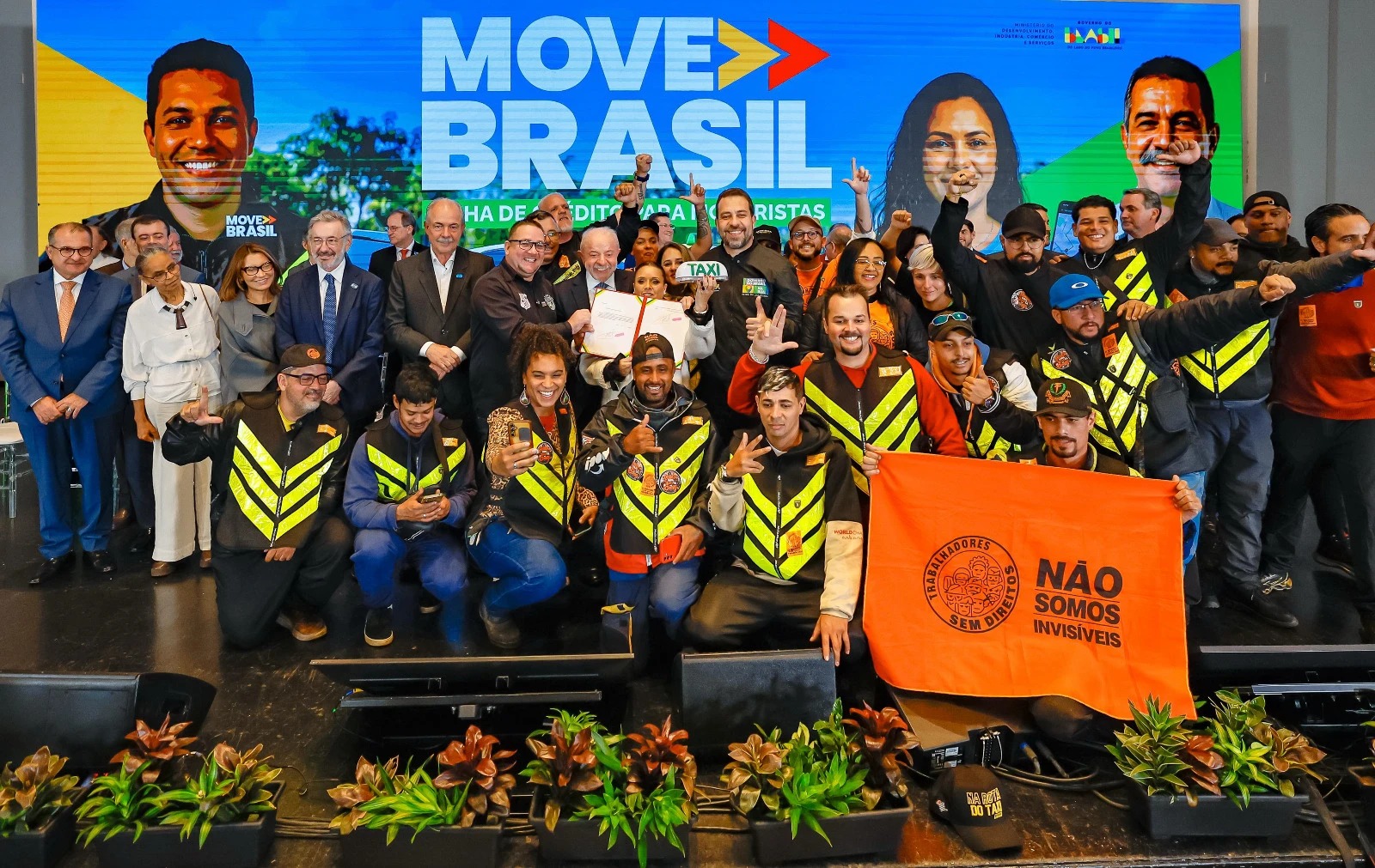 Motoristas no lançamento oficial do Move Brasil